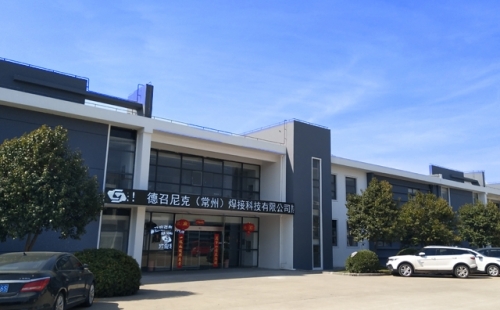 很多超聲波焊接機廠家在賣出機器后被客人工廠車間氣壓不穩定，導致焊接不牢的問題所困擾著。氣壓不穩定也是導致超聲波焊接不牢的重要因素，先新機出廠前都會經過嚴格的內部測試，確定沒有問題后才會正常出貨
